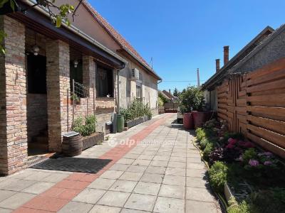 Eladó családi ház Kiskunlacháza