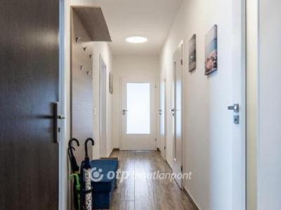 Eladó lakás Balatonkenese