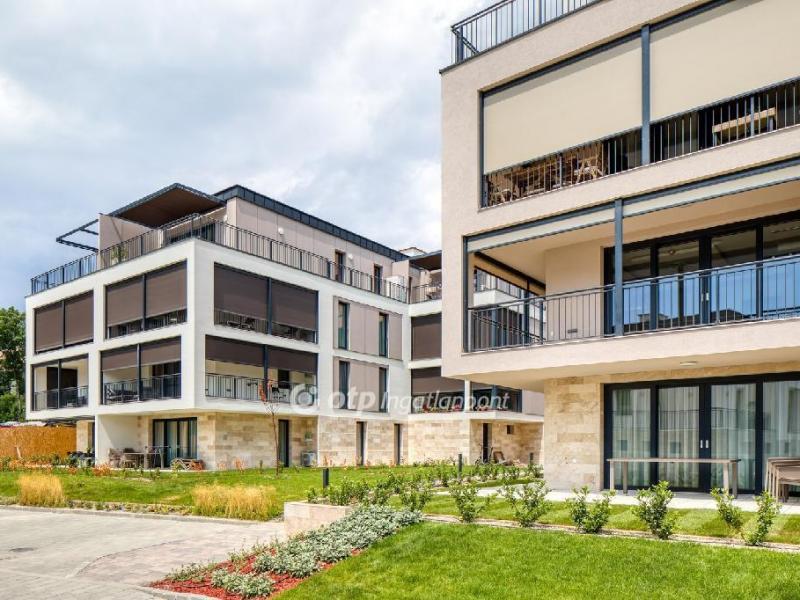 Eladó lakás Balatonkenese