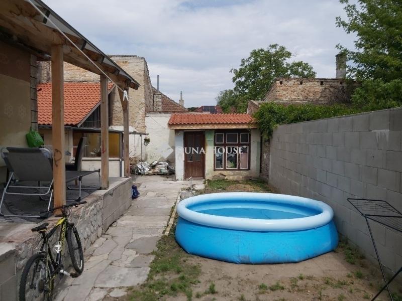 Eladó családi ház Budapest