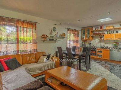 Eladó családi ház Gárdony