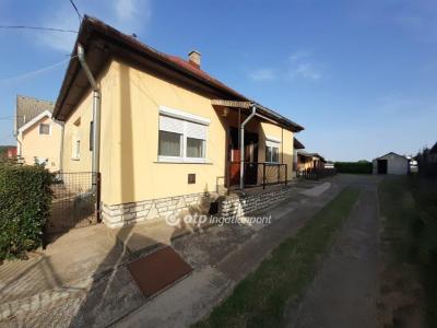 Eladó családi ház Ságvár