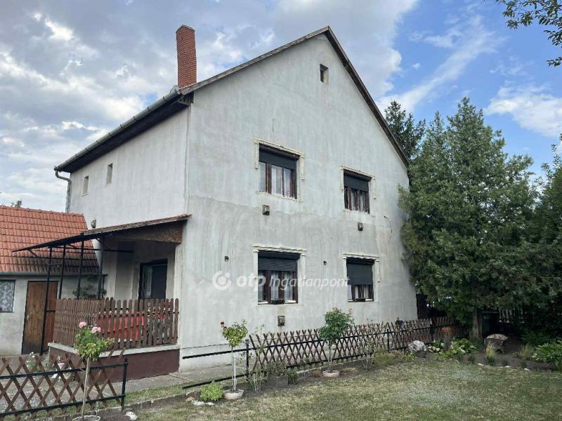Eladó ikerház Abony