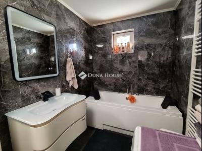 Eladó családi ház Vecsés