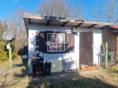 Eladó nyaraló Balatonkenese