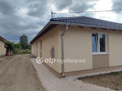 Eladó ikerház Tura