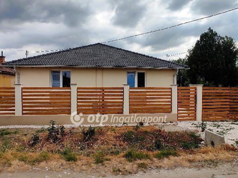 Eladó ikerház Tura