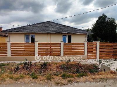 Eladó ikerház Tura