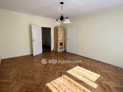 Eladó lakás Pápa