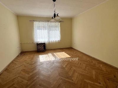 Eladó lakás Pápa