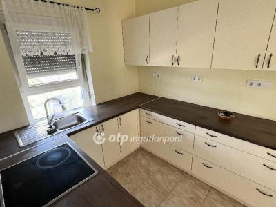 Eladó lakás Pápa