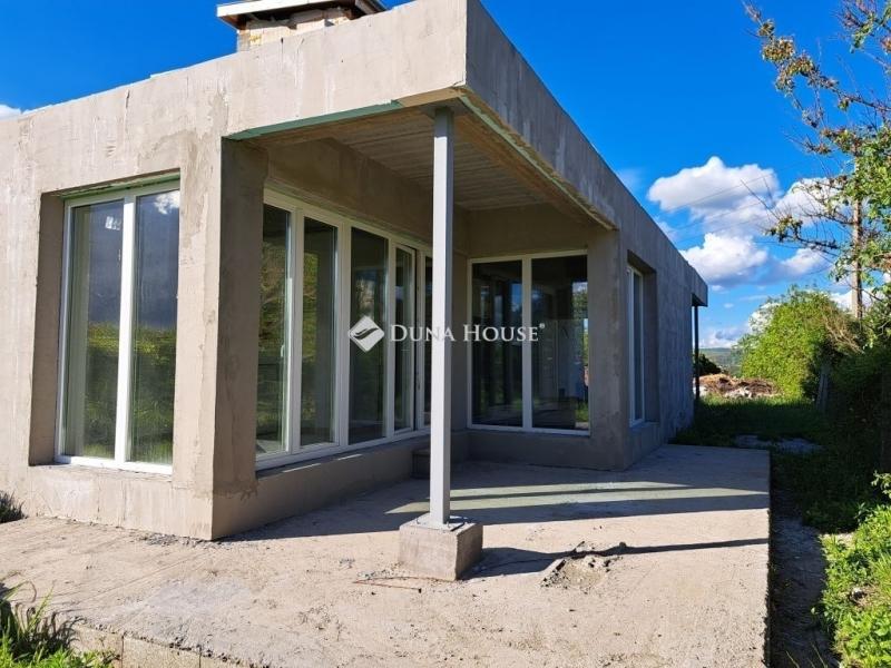 Eladó családi ház Vác