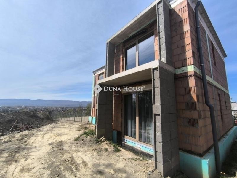 Eladó családi ház Vác