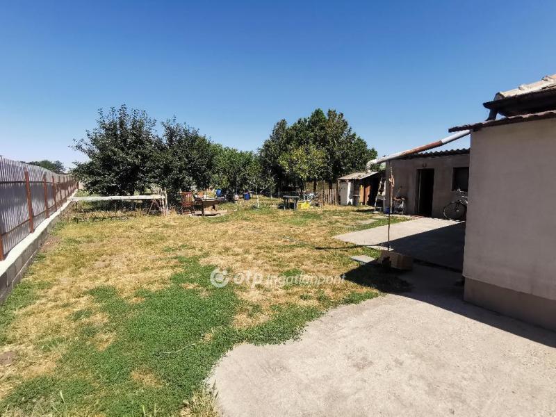 Eladó családi ház Dömsöd