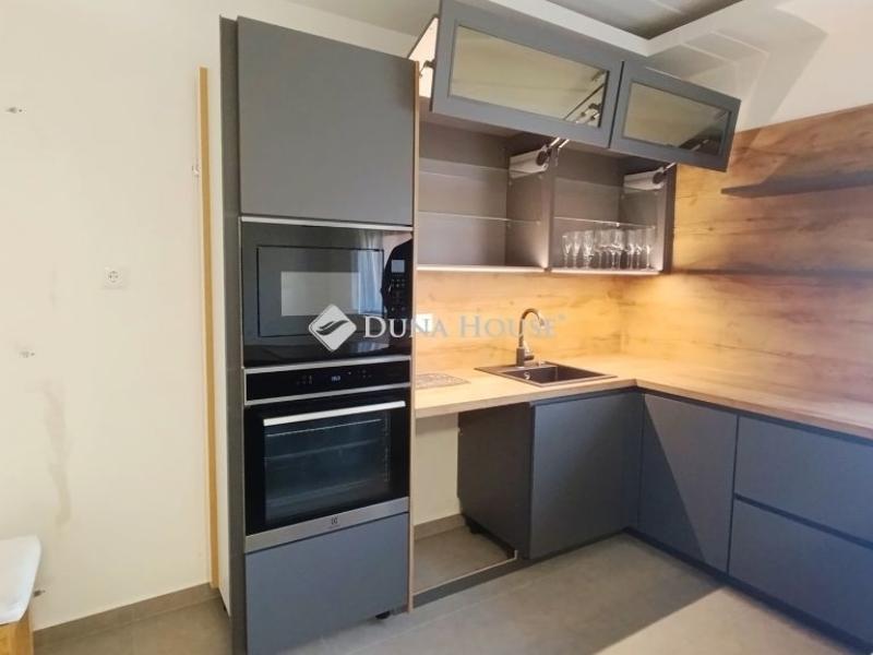 Eladó családi ház Lippó