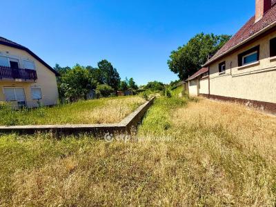 Eladó lakóövezeti telek Újszász