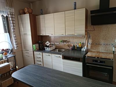 Eladó családi ház Érd