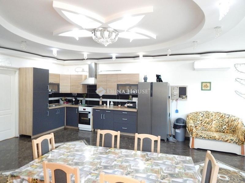 Eladó családi ház Enying