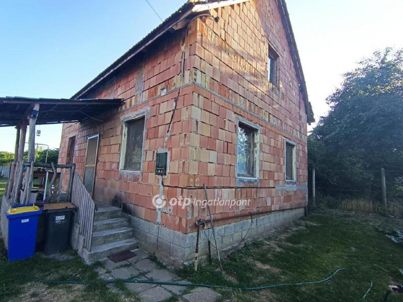Eladó családi ház Pánd