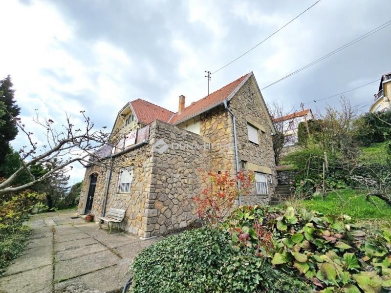 Eladó családi ház Pécs