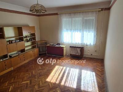 Eladó családi ház Szolnok