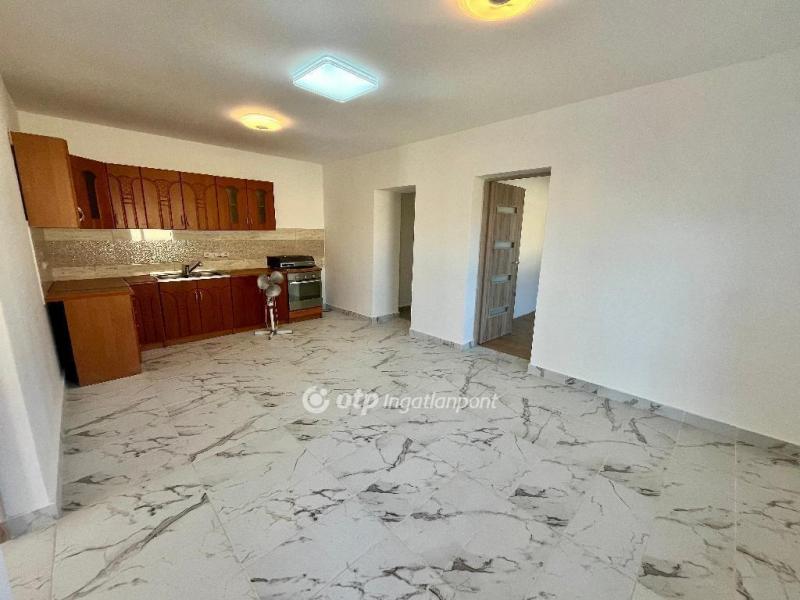 Eladó családi ház Tura