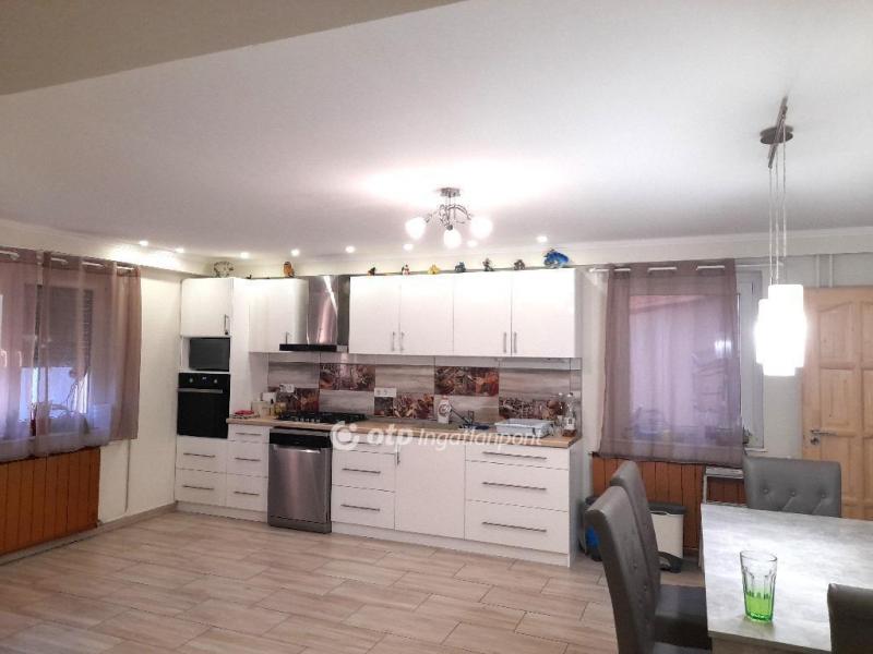 Eladó családi ház Sándorfalva