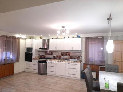 Eladó családi ház Sándorfalva