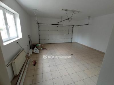 Eladó családi ház Érd