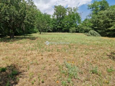 Eladó lakóövezeti telek