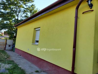 Eladó családi ház Tura