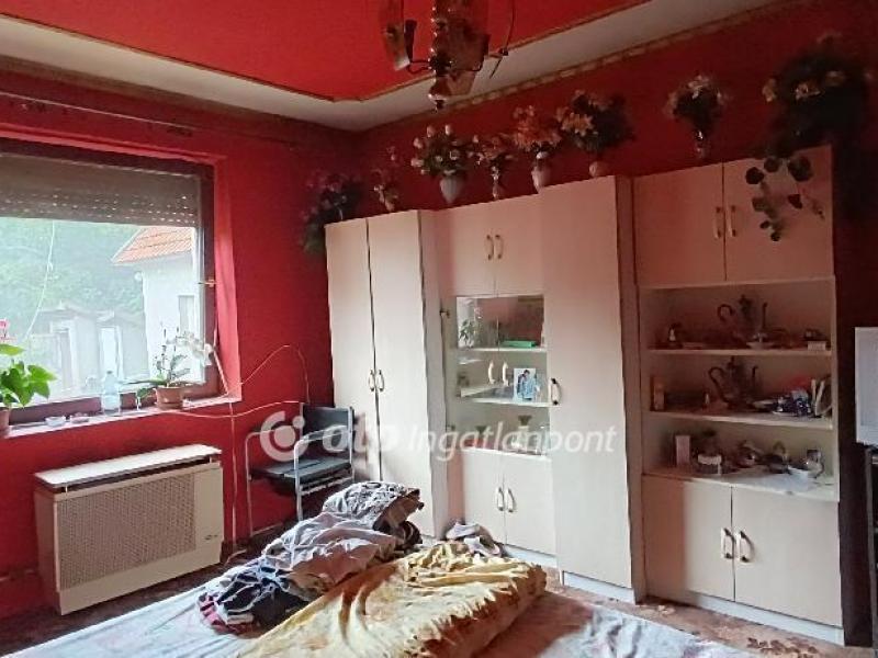 Eladó családi ház Baks