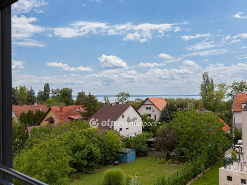 Eladó lakás Balatonkenese