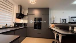 Eladó családi ház Vecsés