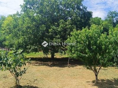 Eladó családi ház Úri