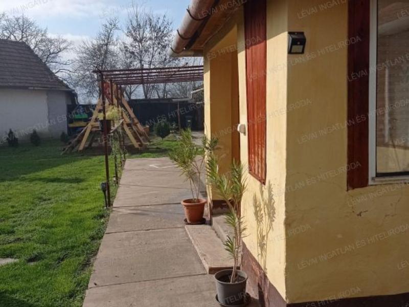 Eladó családi ház Békés