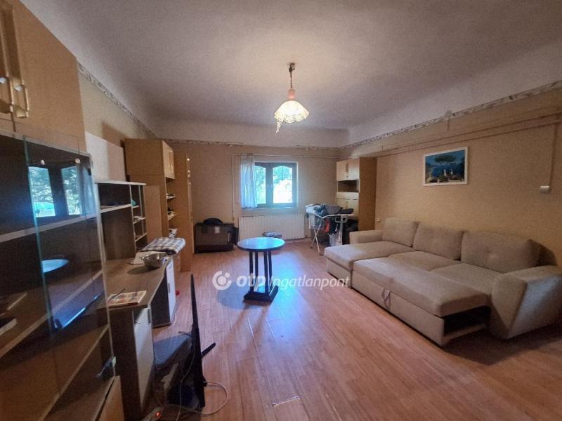 Eladó lakás Mezőhegyes