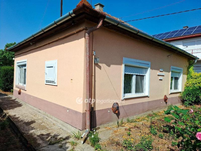 Eladó családi ház Békéscsaba