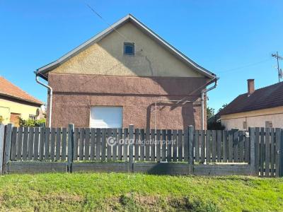 Eladó családi ház Egyek
