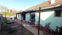 Eladó házrész Csongrád