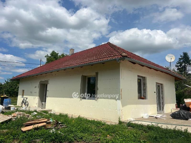 Eladó családi ház Perkáta