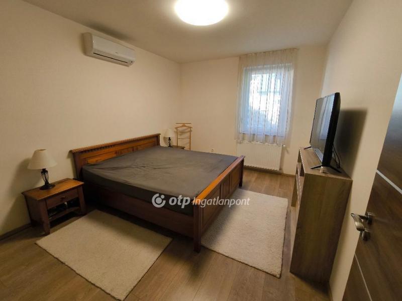 Eladó családi ház Solymár