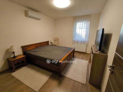 Eladó családi ház Solymár