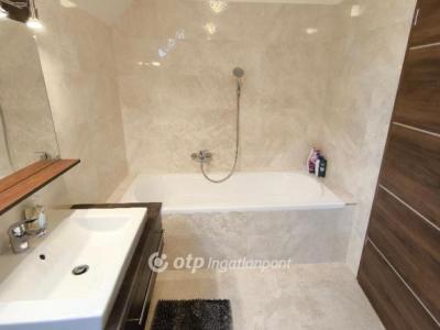 Eladó családi ház Solymár