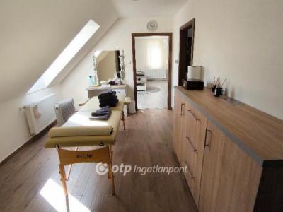 Eladó családi ház Solymár