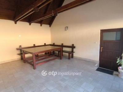 Eladó családi ház Solymár