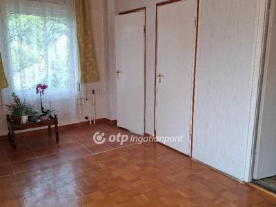 Eladó családi ház Solymár