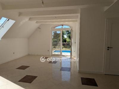 Eladó lakás Velence