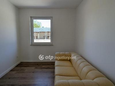 Eladó lakás Velence