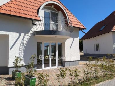 Eladó lakás Velence